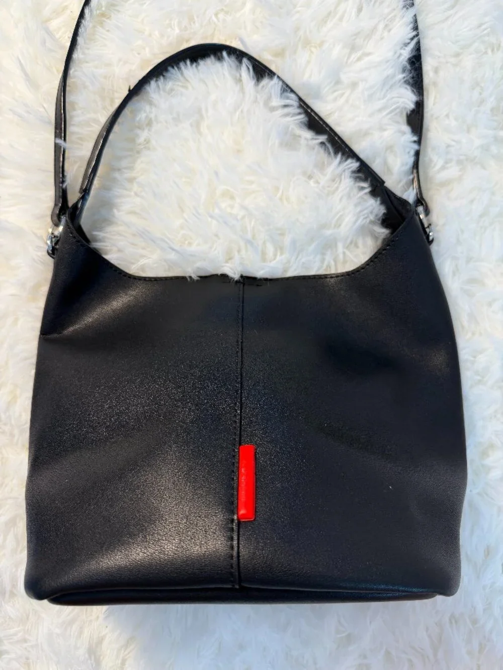Vincis Bench Black Shoulder Bag